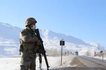 Çığ düşmesiyle 42 kişinin yaşamını yitirdiği kara yolunda kış çilesi başladı Çığ düşmesiyle 42 kişinin yaşamını yitirdiği kara yolunda kış çilesi başladı