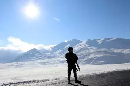Çığ düşmesiyle 42 kişinin yaşamını yitirdiği kara yolunda kış çilesi başladı Çığ düşmesiyle 42 kişinin yaşamını yitirdiği kara yolunda kış çilesi başladı