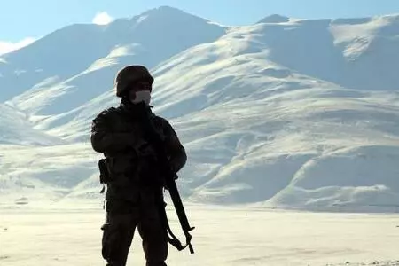 Çığ düşmesiyle 42 kişinin yaşamını yitirdiği kara yolunda kış çilesi başladı Çığ düşmesiyle 42 kişinin yaşamını yitirdiği kara yolunda kış çilesi başladı
