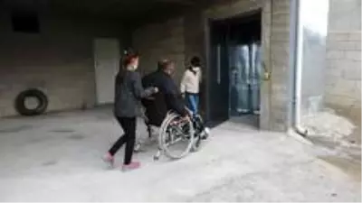 Son dakika genel: Çocuklarının yardımıyla dışarı çıkabilen engelliye asansör yapıldı Son dakika genel: Çocuklarının yardımıyla dışarı çıkabilen engelliye asansör yapıldı
