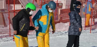 Son dakika haberleri: Covid-19 savaşçıları kayak yaparak stres attı