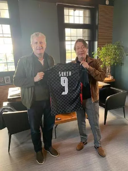 Son dakika haberi! Davor Suker İzmir'de... Gürsel Aksel Stadı'na hayran kaldı, Ayda bebekle tanıştı Son dakika haberi! Davor Suker İzmir'de... Gürsel Aksel Stadı'na hayran kaldı, Ayda bebekle tanıştı