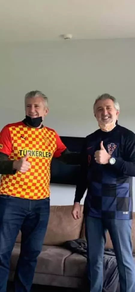 Son dakika haberi! Davor Suker İzmir'de... Gürsel Aksel Stadı'na hayran kaldı, Ayda bebekle tanıştı Son dakika haberi! Davor Suker İzmir'de... Gürsel Aksel Stadı'na hayran kaldı, Ayda bebekle tanıştı