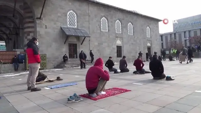 Erzurum'da Cuma namazı sonrası yağmur duası edildi