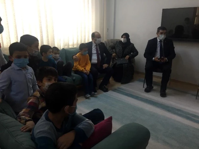 ETÜ Rektörü Prof. Dr. Çakmak'tan devlet korumasındaki çocuklara destek