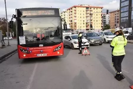 Fazla yolcu taşıyan dolmuş şoförüne pandemi denetiminde para cezası Fazla yolcu taşıyan dolmuş şoförüne pandemi denetiminde para cezası