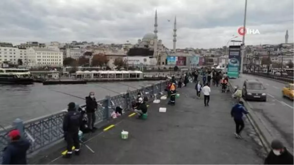 Galata Köprüsü'nde olta balıkçılarına mesafe denetimi