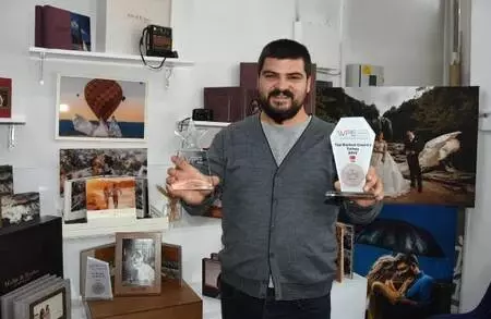 Gelin ve damat fotoğraflarıyla katılığı yarışmadan, birincilikle döndü Gelin ve damat fotoğraflarıyla katılığı yarışmadan, birincilikle döndü