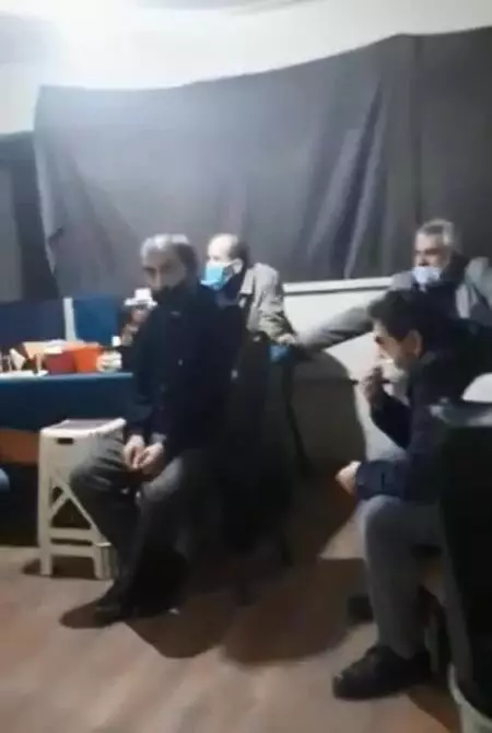Son dakika gündem: Gizli geçitle girilen iş yerinde kumar oynarken yakalandılar Son dakika gündem: Gizli geçitle girilen iş yerinde kumar oynarken yakalandılar