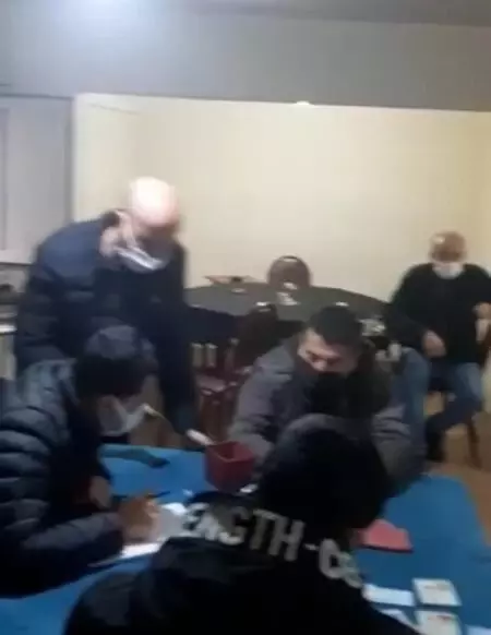 Son dakika gündem: Gizli geçitle girilen iş yerinde kumar oynarken yakalandılar Son dakika gündem: Gizli geçitle girilen iş yerinde kumar oynarken yakalandılar