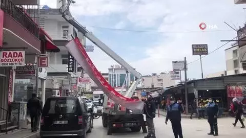 Hatay'da 'Dikkat korona yoğun bölge' yazılı afişler asıldı Hatay'da 'Dikkat korona yoğun bölge' yazılı afişler asıldı