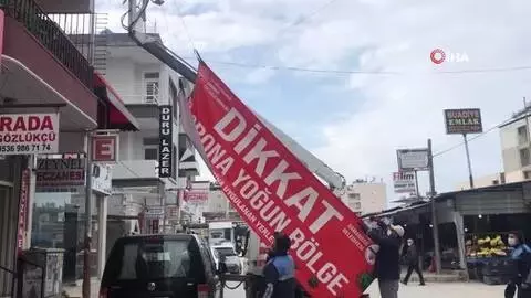 Hatay'da 'Dikkat korona yoğun bölge' yazılı afişler asıldı Hatay'da 'Dikkat korona yoğun bölge' yazılı afişler asıldı