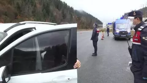 KASTAMONU - Jandarma ve polis il dışından gelenlerin ateşini ölçüyor