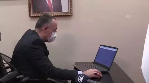 AFYONKARAHİSAR - Afyonkarahisar Belediye Başkanı Zeybek, AA'nın Yılın Fotoğrafları oylamasına katıldı