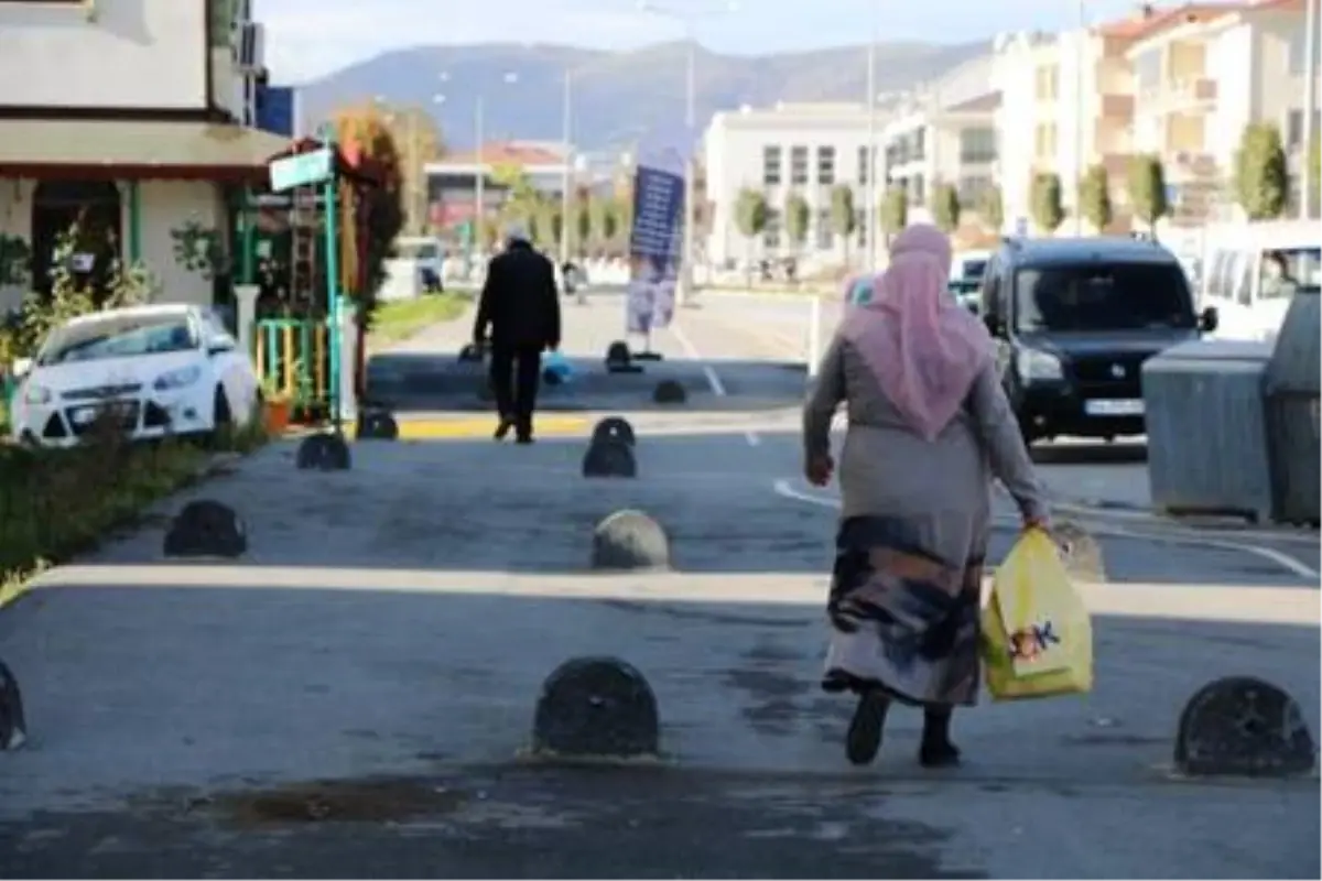 Mahalle sakinleri beton bariyerlerden memnun