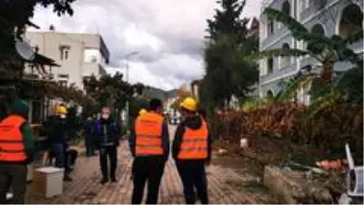 Marmaris'te riskli binaların yıkım işlemleri devam ediyor Marmaris'te riskli binaların yıkım işlemleri devam ediyor