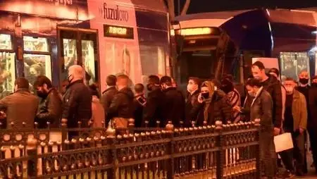 İstanbul'da sokağa çıkma kısıtlaması öncesi hareketlilik İstanbul'da sokağa çıkma kısıtlaması öncesi hareketlilik