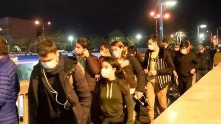 İstanbul'da sokağa çıkma kısıtlaması öncesi hareketlilik İstanbul'da sokağa çıkma kısıtlaması öncesi hareketlilik