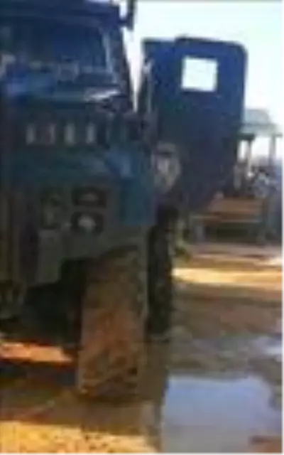 Son dakika haberleri: Özel harekat polisi zırhlı araçta 5 vakit ezan okuyor Son dakika haberleri: Özel harekat polisi zırhlı araçta 5 vakit ezan okuyor