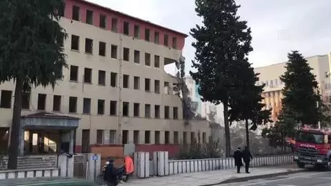Rize Emniyet Müdürlüğünün eski binası yıkılıyor Rize Emniyet Müdürlüğünün eski binası yıkılıyor