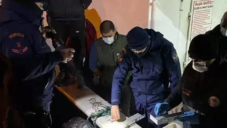 Sahil Güvenlik ekiplerince yapılan denetimde 15 ton hamsiye el konuldu Sahil Güvenlik ekiplerince yapılan denetimde 15 ton hamsiye el konuldu
