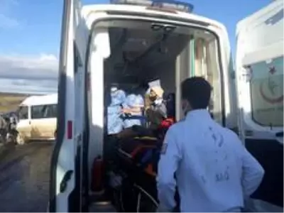 Tekirdağ'da minibüsle kamyonet çarpıştı: 4 yaralı Tekirdağ'da minibüsle kamyonet çarpıştı: 4 yaralı