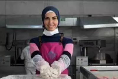 BM'den aldığı hibeyle iş kuran Suriyeli kadın, ürettiği lokumları 4 ülkeye ihraç ediyor BM'den aldığı hibeyle iş kuran Suriyeli kadın, ürettiği lokumları 4 ülkeye ihraç ediyor