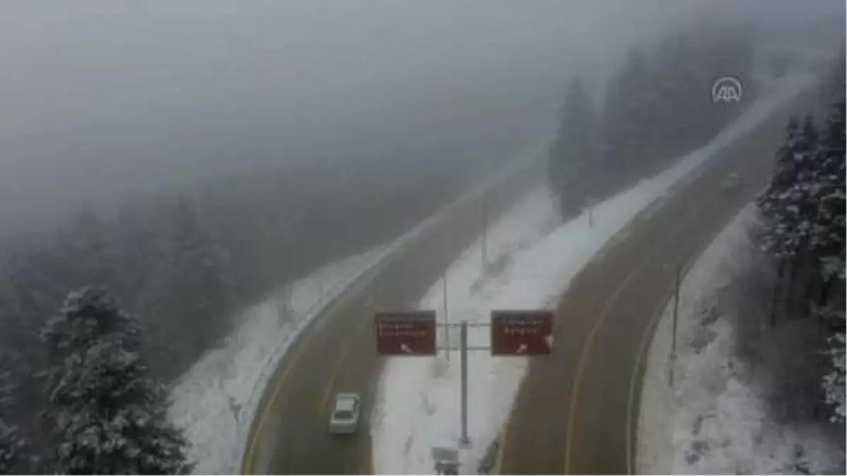 Uludağ kar yağışıyla beyaza büründü