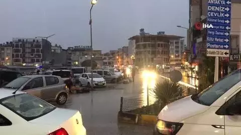 Yağmur duası sonrası Hatay'da sağanak yağış etkili oldu Yağmur duası sonrası Hatay'da sağanak yağış etkili oldu