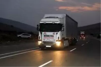 Türkiye'nin 81 ilinden Suriye'ye gönderilen 350 yardım tırının, sınır geçişi başladı Türkiye'nin 81 ilinden Suriye'ye gönderilen 350 yardım tırının, sınır geçişi başladı