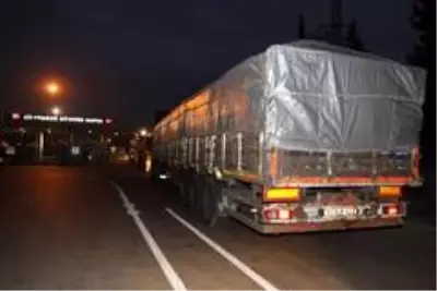 Türkiye'nin 81 ilinden Suriye'ye gönderilen 350 yardım tırının, sınır geçişi başladı Türkiye'nin 81 ilinden Suriye'ye gönderilen 350 yardım tırının, sınır geçişi başladı