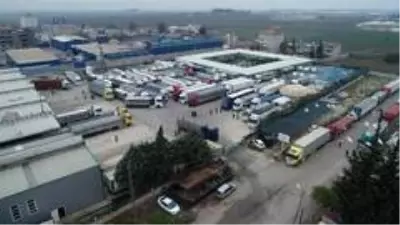 Türkiye'nin 81 ilinden Suriye'ye gönderilen 350 yardım tırının, sınır geçişi başladı Türkiye'nin 81 ilinden Suriye'ye gönderilen 350 yardım tırının, sınır geçişi başladı