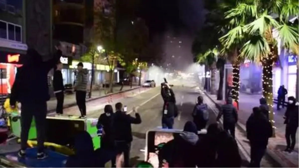 Arnavutluk'ta gergin protestolar devam ediyor