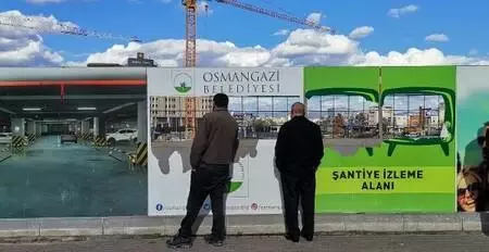 Belediyenin kurduğu 'şantiye izleme alanı'na vatandaşlardan büyük ilgi Belediyenin kurduğu 'şantiye izleme alanı'na vatandaşlardan büyük ilgi