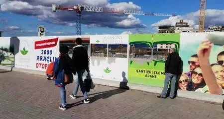 Belediyenin kurduğu 'şantiye izleme alanı'na vatandaşlardan büyük ilgi Belediyenin kurduğu 'şantiye izleme alanı'na vatandaşlardan büyük ilgi