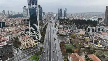 Boş kalan meydanlar ve yollar havadan görüntülendi Boş kalan meydanlar ve yollar havadan görüntülendi