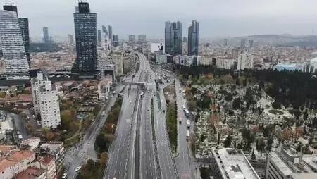 Boş kalan meydanlar ve yollar havadan görüntülendi Boş kalan meydanlar ve yollar havadan görüntülendi