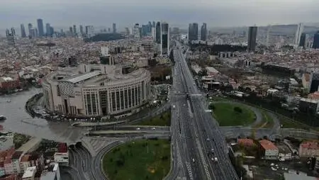 Boş kalan meydanlar ve yollar havadan görüntülendi Boş kalan meydanlar ve yollar havadan görüntülendi