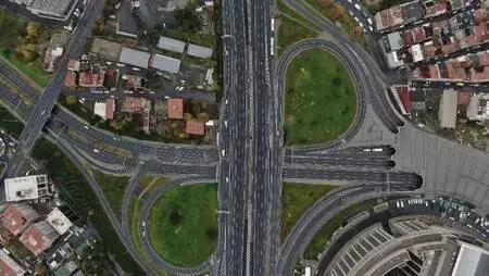 Boş kalan meydanlar ve yollar havadan görüntülendi Boş kalan meydanlar ve yollar havadan görüntülendi