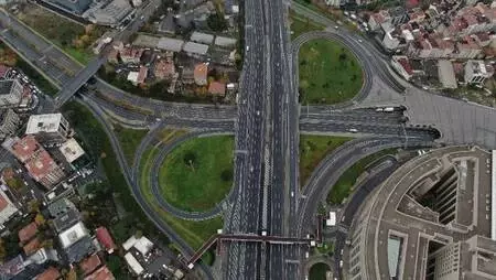 Boş kalan meydanlar ve yollar havadan görüntülendi Boş kalan meydanlar ve yollar havadan görüntülendi