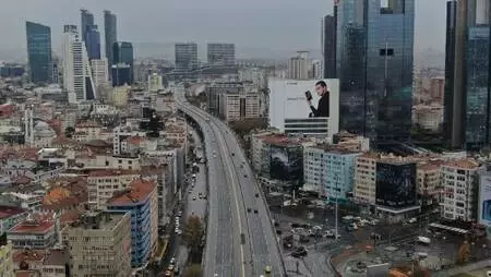 Boş kalan meydanlar ve yollar havadan görüntülendi Boş kalan meydanlar ve yollar havadan görüntülendi