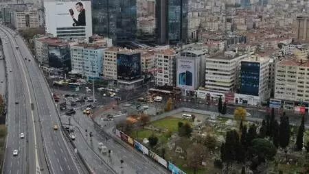 Boş kalan meydanlar ve yollar havadan görüntülendi Boş kalan meydanlar ve yollar havadan görüntülendi