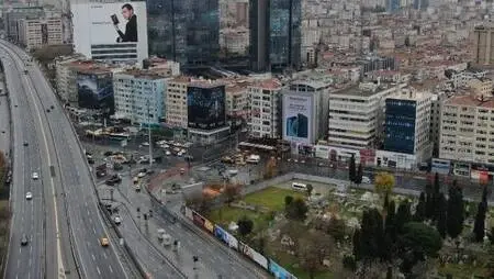 Boş kalan meydanlar ve yollar havadan görüntülendi Boş kalan meydanlar ve yollar havadan görüntülendi