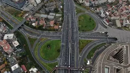 Boş kalan meydanlar ve yollar havadan görüntülendi Boş kalan meydanlar ve yollar havadan görüntülendi