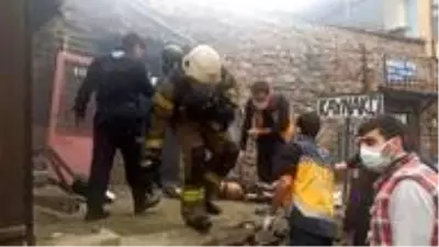 Bursa'da demir doğrama atölyesinde çıkan yangında 2 kişi yaralandı Bursa'da demir doğrama atölyesinde çıkan yangında 2 kişi yaralandı