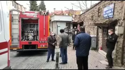 Bursa'da demir doğrama atölyesinde çıkan yangında 2 kişi yaralandı Bursa'da demir doğrama atölyesinde çıkan yangında 2 kişi yaralandı