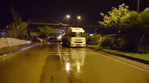 Dere Tasmasi Nedeniyle Soke Milas Kara Yolu Tek Tarafli Ulasima Kapatildi Haberler Com Guncel