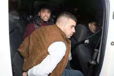 'Dur' ihtarına uymayıp kaçtılar, kovalamaca sonucu yakalandılar 'Dur' ihtarına uymayıp kaçtılar, kovalamaca sonucu yakalandılar