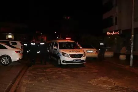 'Dur' ihtarına uymayıp kaçtılar, kovalamaca sonucu yakalandılar 'Dur' ihtarına uymayıp kaçtılar, kovalamaca sonucu yakalandılar