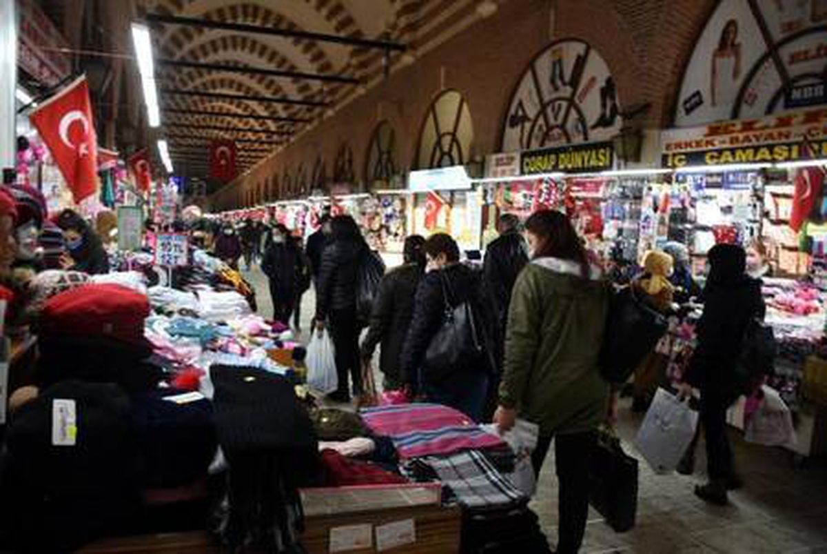 Alışveriş için Edirne'ye gelen Bulgarlar bir günde yaklaşık 700 bin euroluk harcama yapıyor